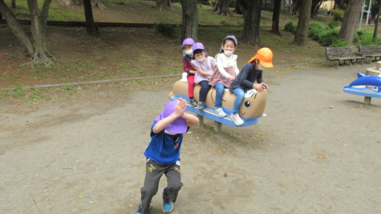 年長　園外保育（千葉公園）④