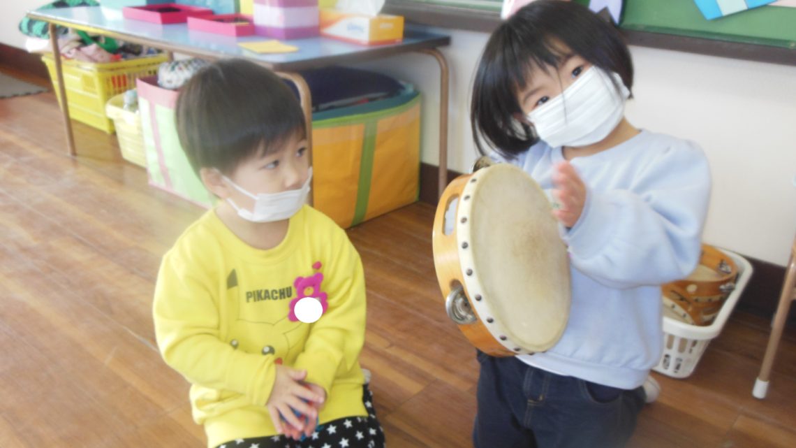 年少 保育風景(楽器あそび)①