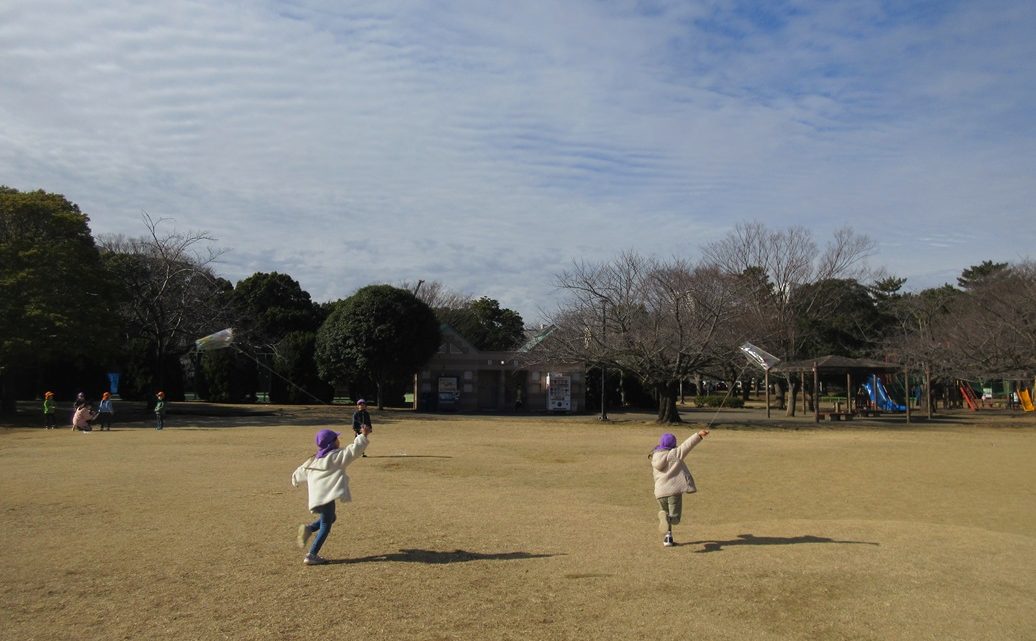 年長　凧あげ　園外保育②