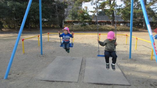年少　園外保育～たこあげ～➂