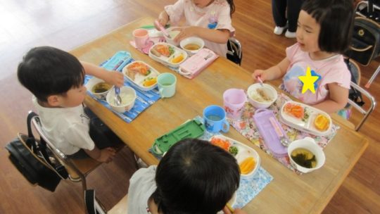 年少・園生活のようす①（給食）