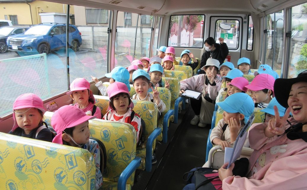 年少　園外保育　～どんぐり拾い➀～