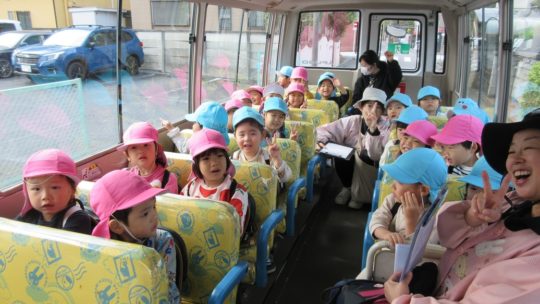 年少　園外保育　～どんぐり拾い➀～