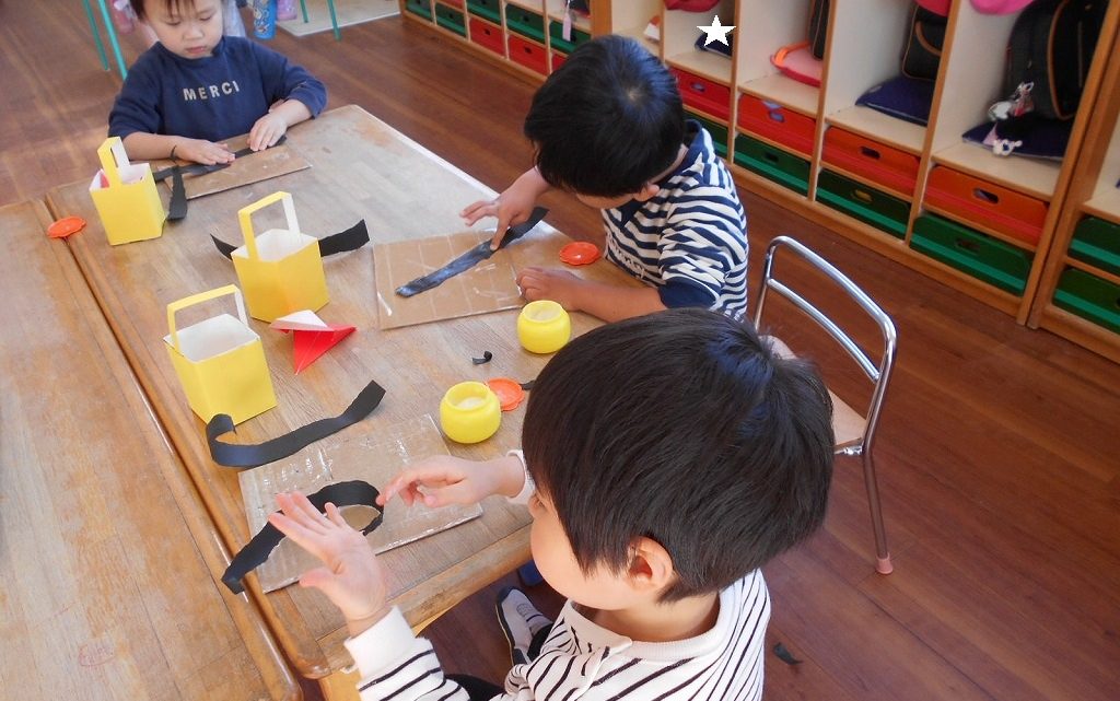 年少　製作＆遊びのようす①