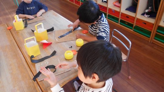 年少　製作＆遊びのようす①