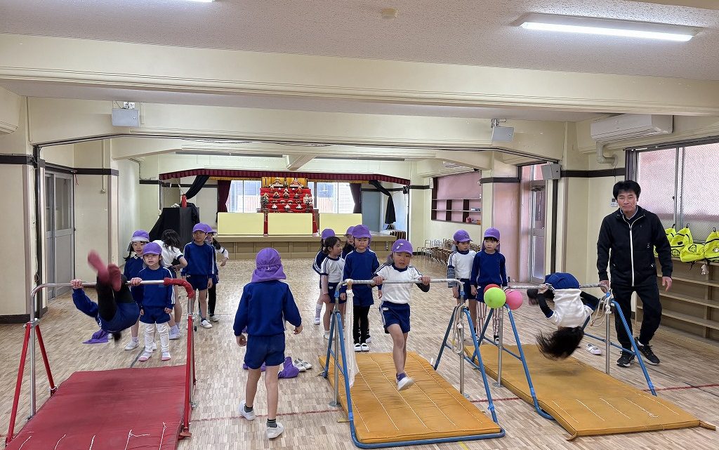 年長　みんなで最後の体操＆逆上がり記念パーティー①